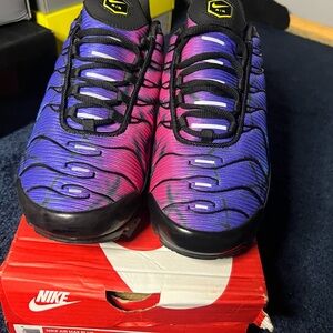 Nike Air Max Plus Black and Purple Gradient Sneakers